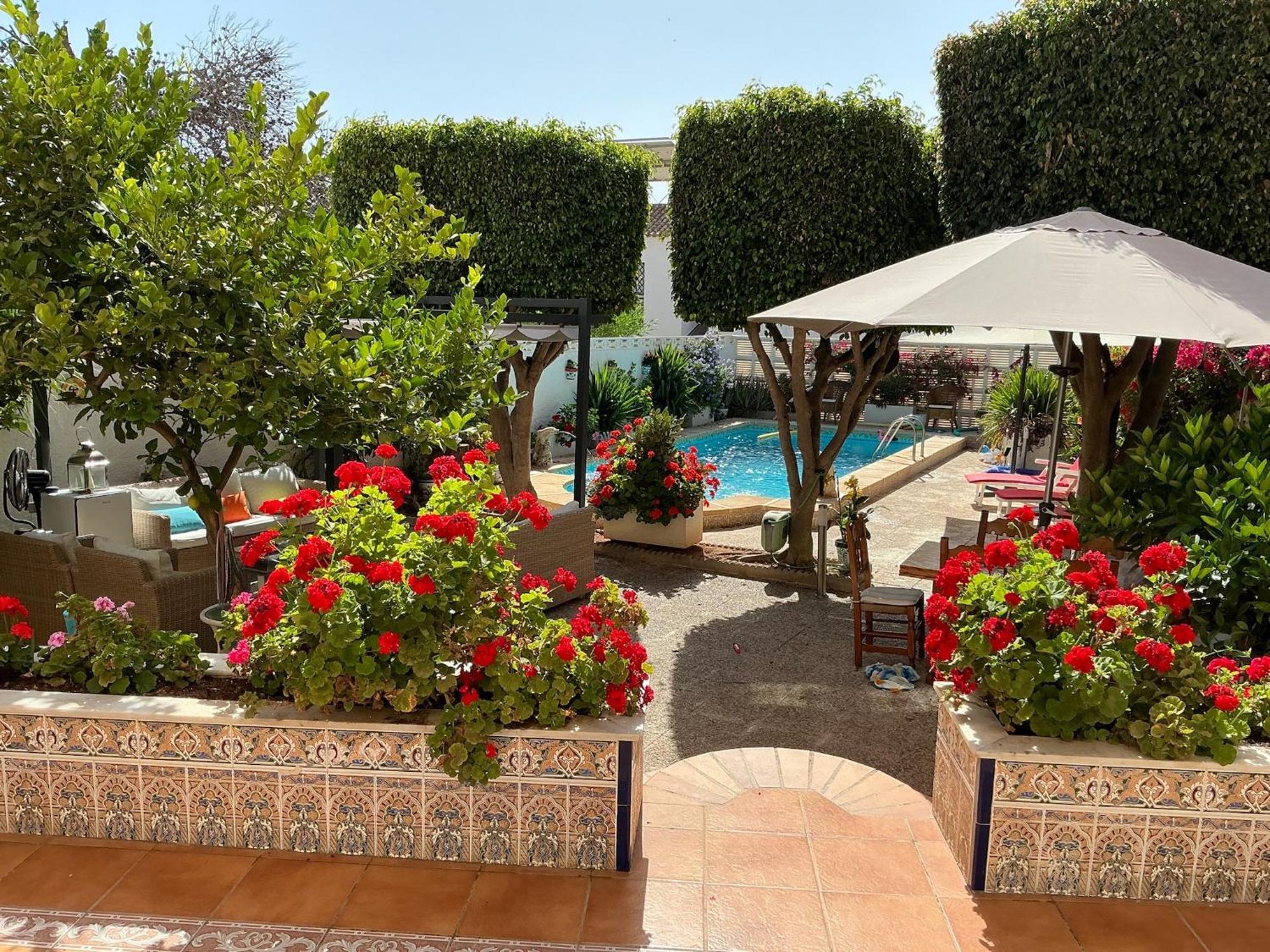 Large Villa Private Pool And Garden Near Beach Roquetas de Mar Exteriör bild